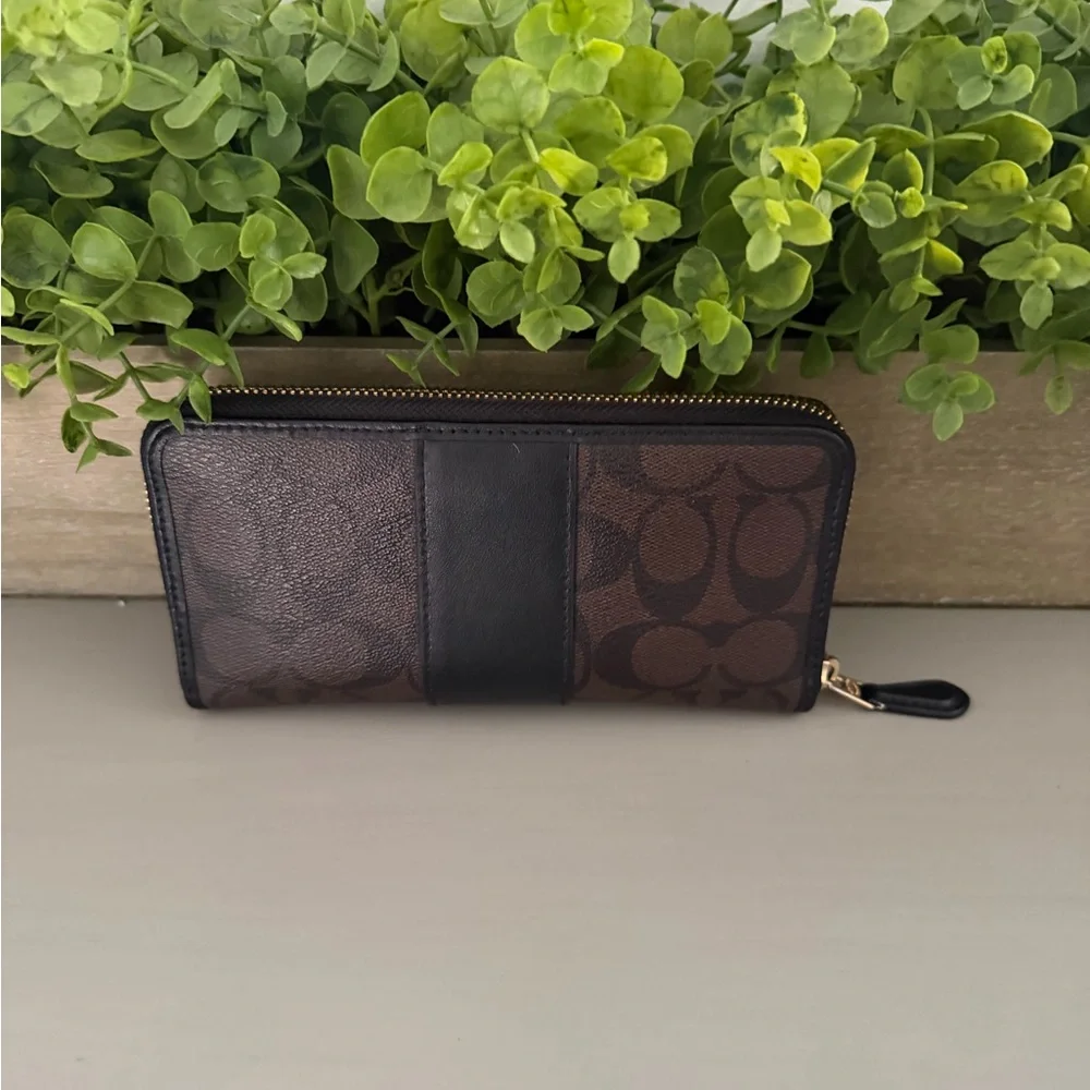 Coach Wallet - Picture 3 of 12